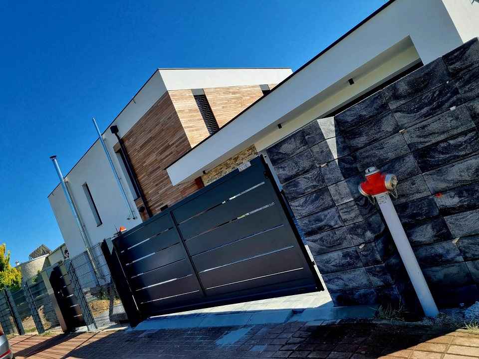 Ploty | POPRAD | WISNIOWSKI REALIZÁCIA : Rožňava okr. ROŽŇAVA | plot HOME INCLUSIVE AW 10.228 + 60m gabiónový plot 